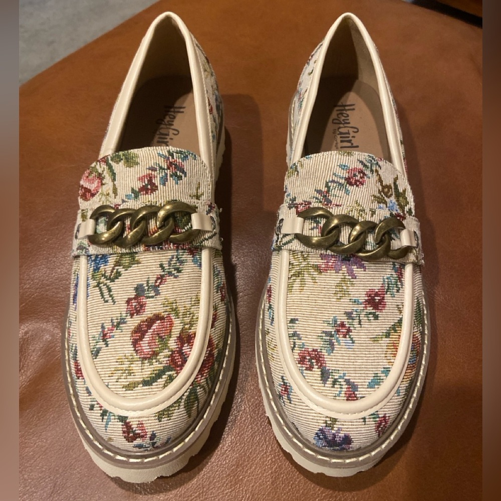 New! Hey Girl Catalina Floral tapestry Loafers with Chain Detail